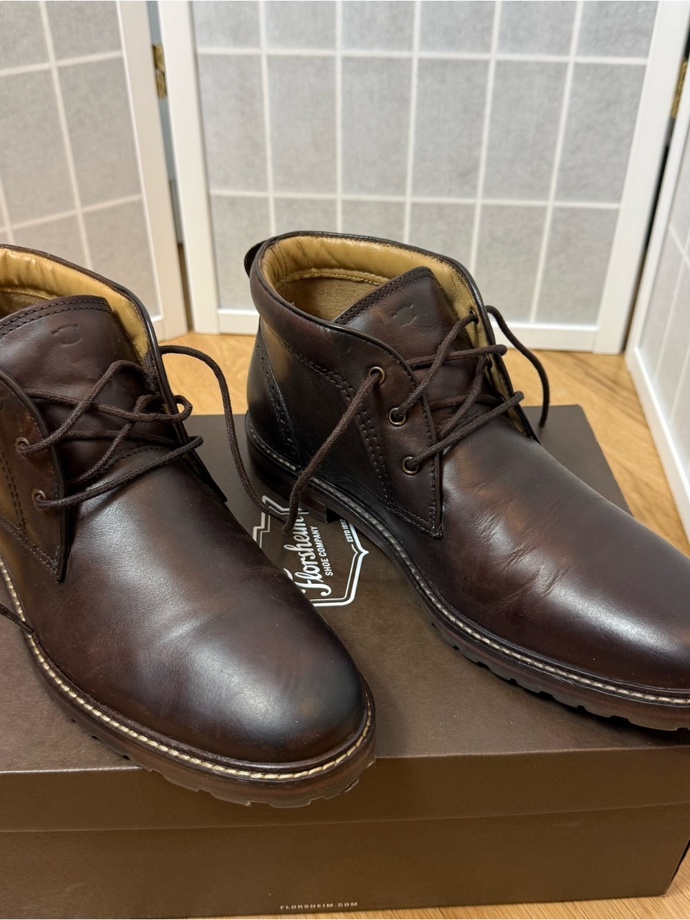 Florsheim Men's Brown Leather Chukka Boots Size 10.5